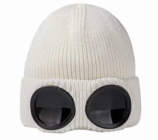 Gorro blanco con gafas