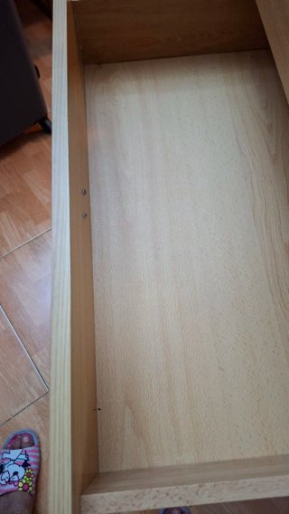 Cómoda de madera con  seis  cajones