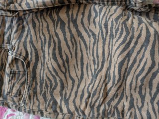 Pantalones vaqueros estampado cebra talla 46