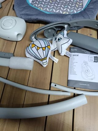 LIONELO Pascal baby bouncer delicadas vibraciones