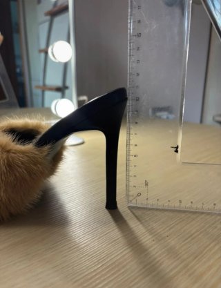 Scarpe con tacco e pelliccia