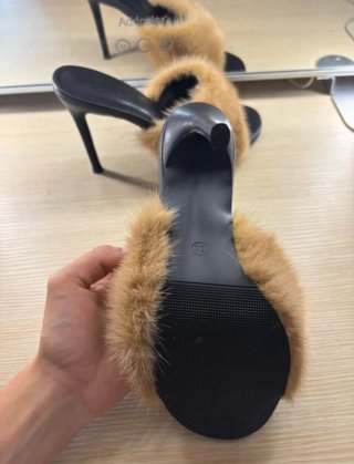 Scarpe con tacco e pelliccia