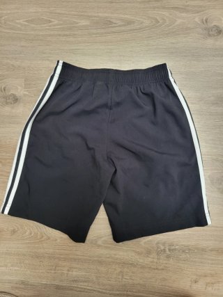 Pantalón corto Adidas negro con etiqueta