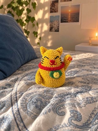 Gato de la suerte chino crochet hecho a mano