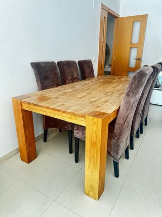 Mesa de comedor de madera con 6 sillas