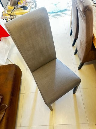 Mesa de comedor de madera con 6 sillas
