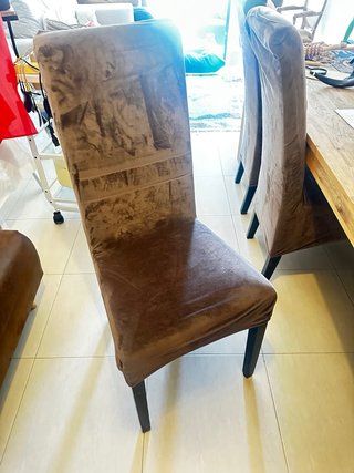 Mesa de comedor de madera con 6 sillas