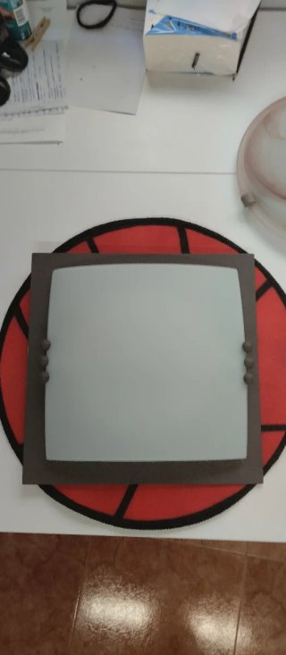 Plafón moderno gris y rojo