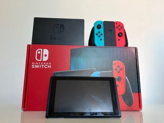 Nintendo Switch Console con Joy-Con Blu/Ros
