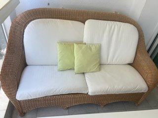 Mueble de terraza ratán con cojines