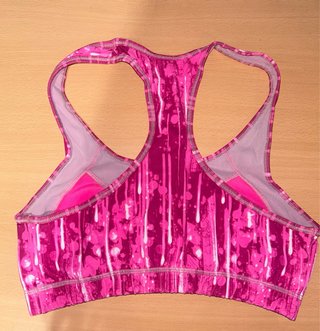 Top deportivo estampado rosa