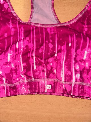 Top deportivo estampado rosa