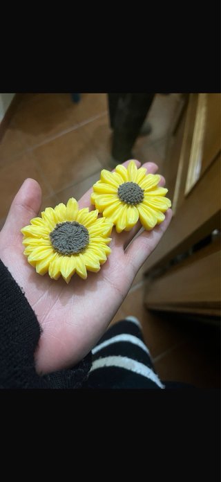 Vela em forma de rosa vermelha