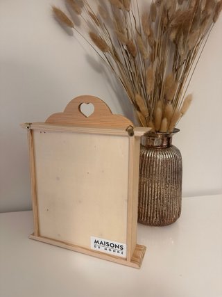 Caja de llaves de madera con corazón