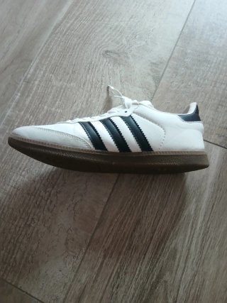 Zapatillas Adidas Blancas y Negras