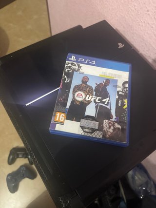 PS4 Fat + 2 mandos + UFC 4