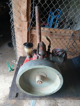Bomba de fumigar antigua