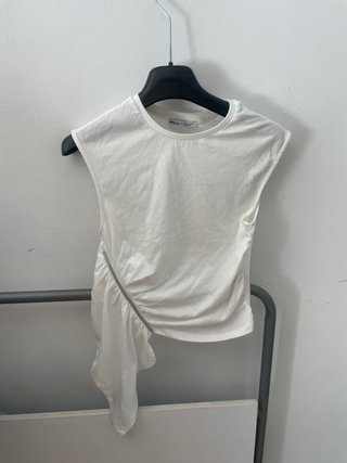 Top asimétrico Bershka blanco Talla XS