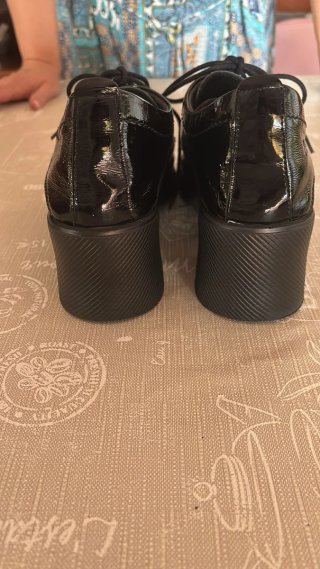 Zapatos charol negro 24HRS T.41