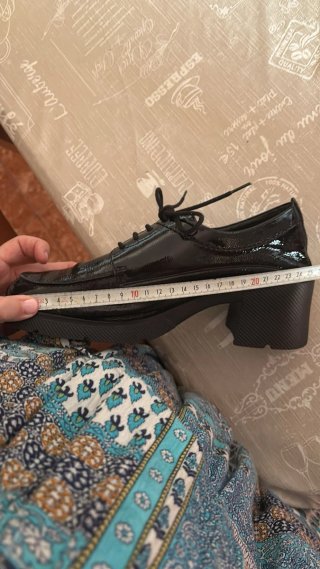 Zapatos charol negro 24HRS T.41