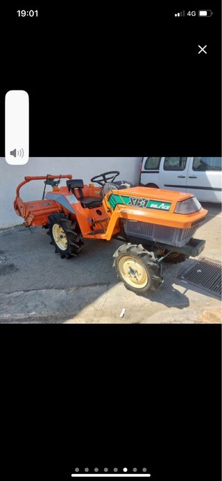 Mini tractor naranja kubota con rotovator