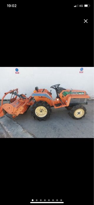 Mini tractor naranja kubota con rotovator