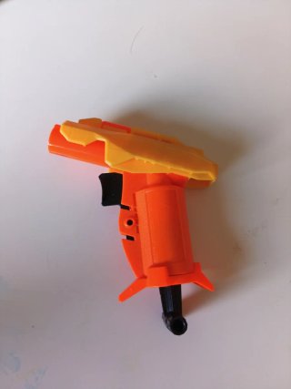 Pistola Nerf Naranja y Amarilla