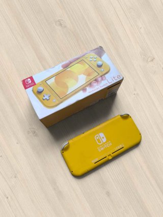 Nintendo Switch Lite Amarilla Completa y Minecraft