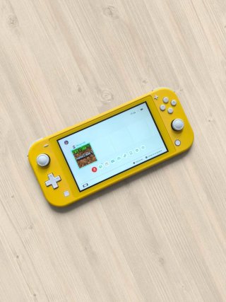 Nintendo Switch Lite Amarilla Completa y Minecraft