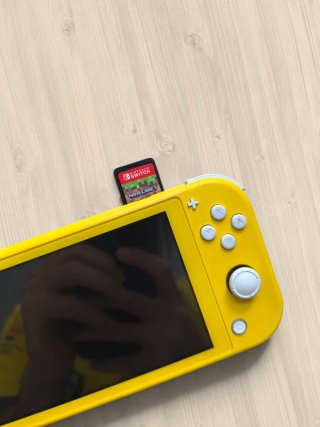 Nintendo Switch Lite Amarilla Completa y Minecraft