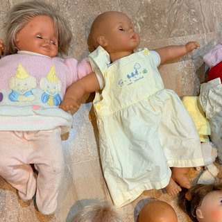 Lote 15 muñecas + Maleta ropa
