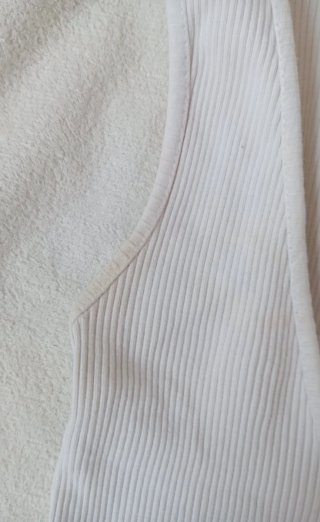Top blanco de tirantes