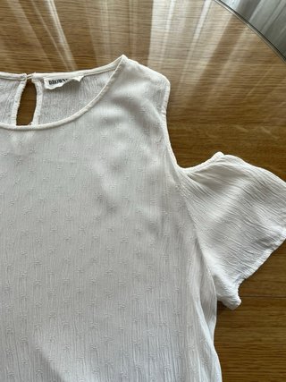 Blusa blanca romántica Brownie hombros descubierto