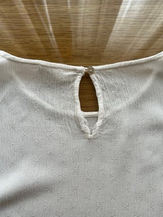 Blusa blanca romántica Brownie hombros descubierto