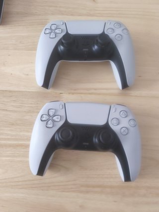 Consola PS5 825GB + 2 Mandos + Base Carga+juegos