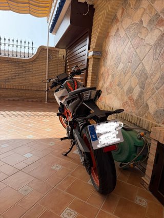 KTM Duke 390 Negra y Naranja