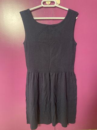 Vestido gris de punto sin mangas