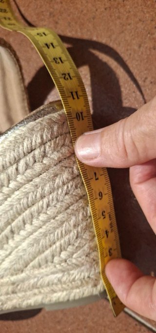 Sandalias doradas cuña esparto talla 39
