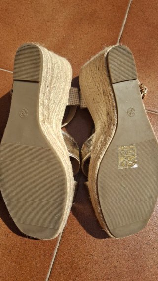 Sandalias doradas cuña esparto talla 39