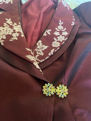 Vestido de ceremonia rojo y dorado