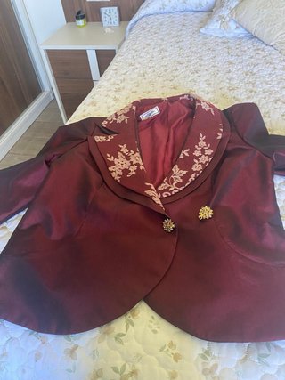 Vestido de ceremonia rojo y dorado