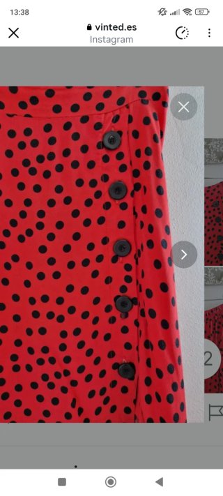 Falda de lunares roja con botones