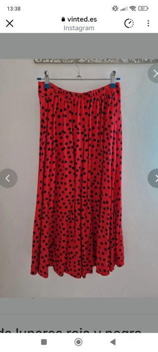 Falda de lunares roja con botones