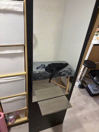 puesto/tocador de peluquería con estructura negra