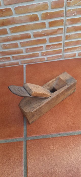 Cepillo carpintero antiguo