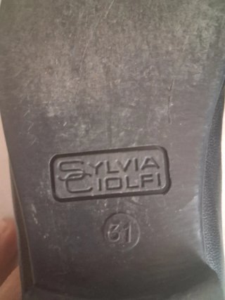 Zapatos fallero negros con hebilla dorada talla 31
