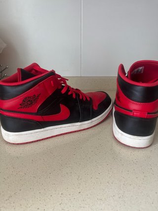 Jordan 1 Rojas y Negras Talla 42