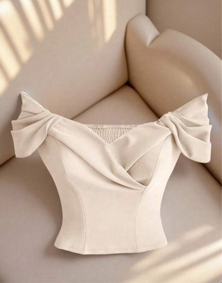 Blusa corta beige sin estrenar