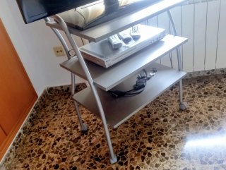 Mueble TV con ruedas