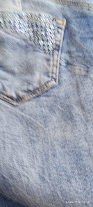 Pantalón vaquero desgastado